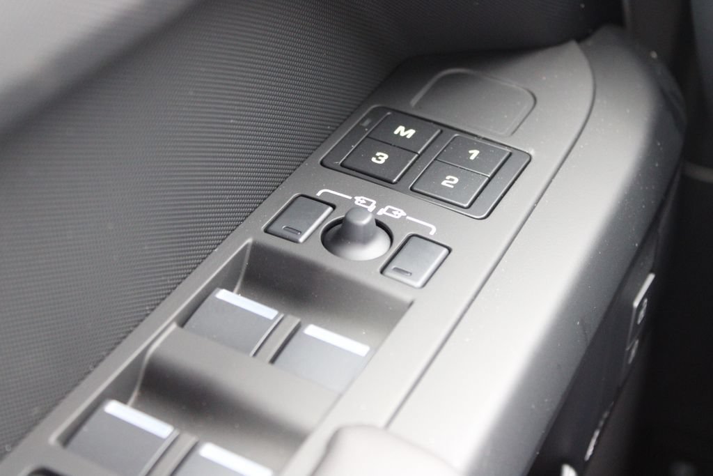 New 2026 Land Rover Defender 130 X-Dynamic SE AWD/4WD image 34