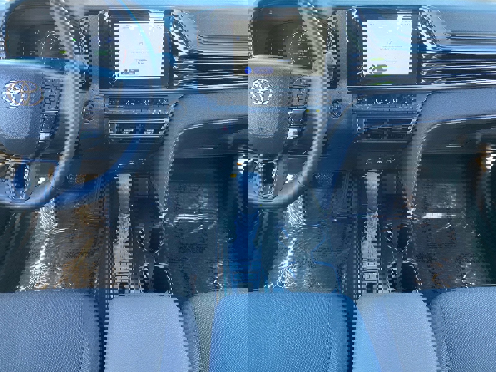 Used 2025 Toyota Camry LE w/ Convenience Package image 11