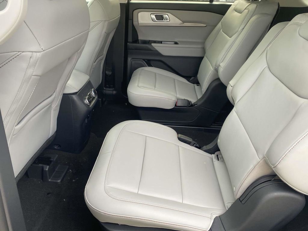 New 2025 Ford Explorer Active w/ Active Comfort Package image 12