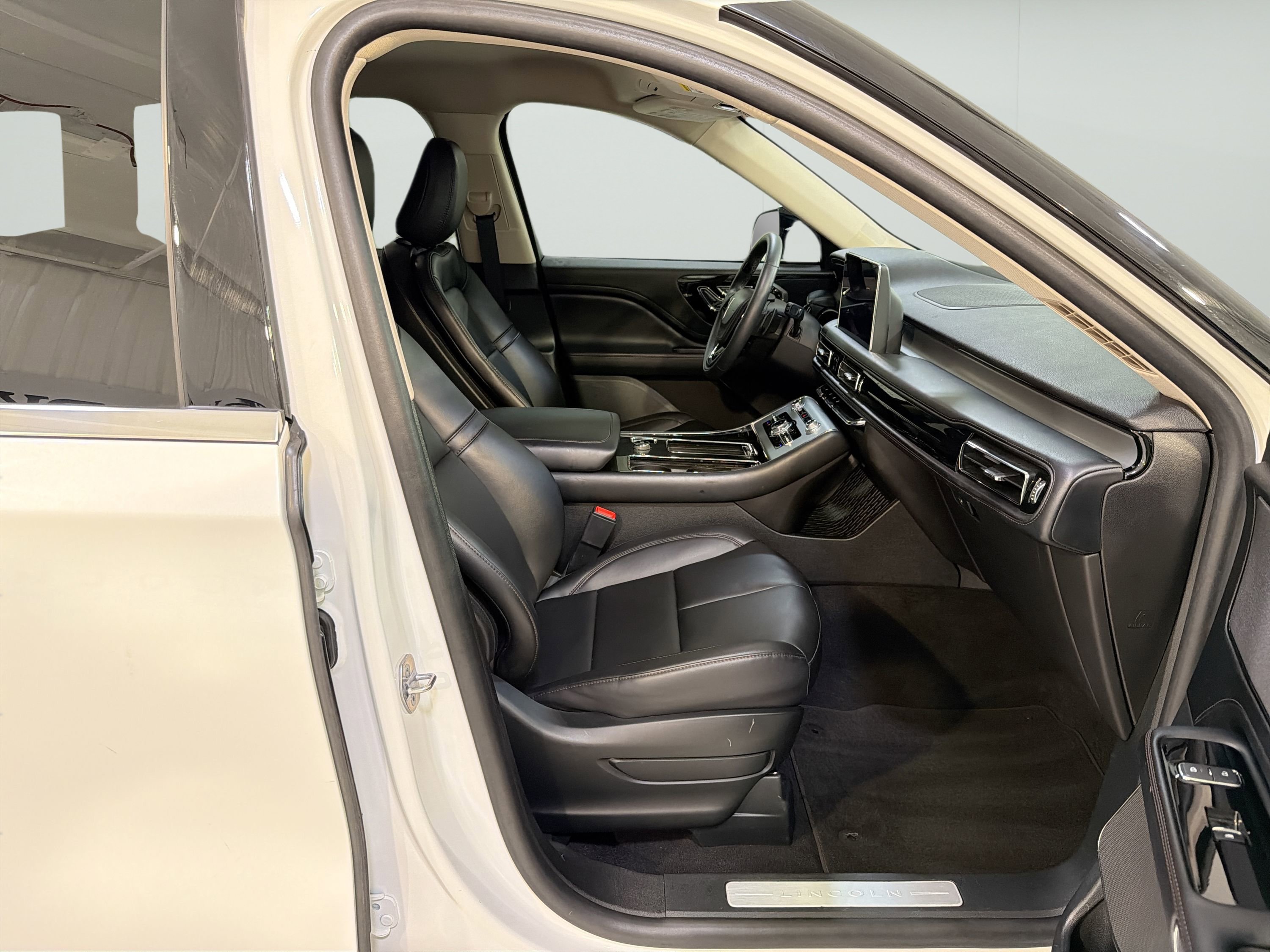 Used 2024 Lincoln Aviator 2WD image 28