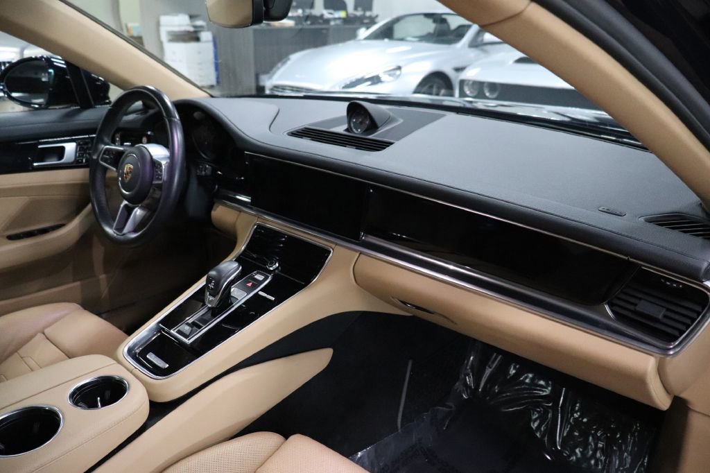 Used 2020 Porsche Panamera image 27