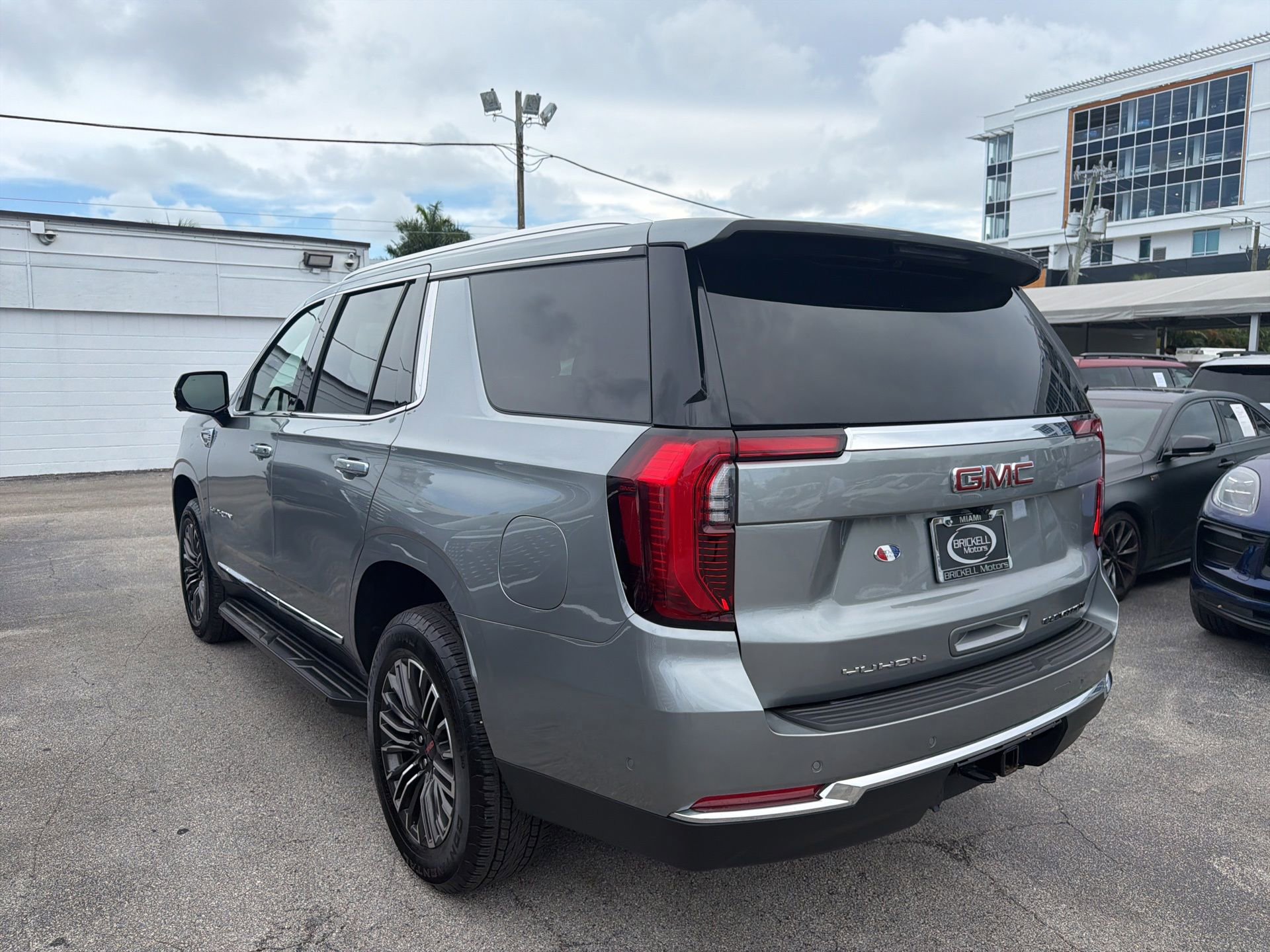 Used 2025 GMC Yukon Elevation RWD image 16