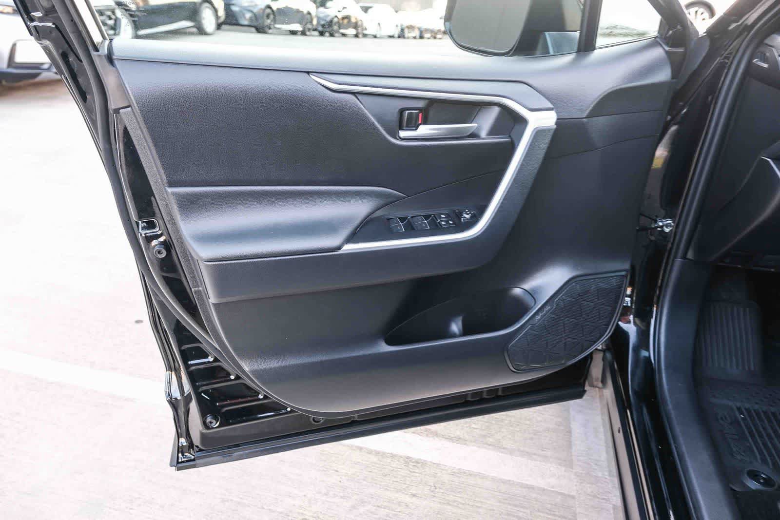 Certified 2025 Toyota RAV4 XLE FWD image 23