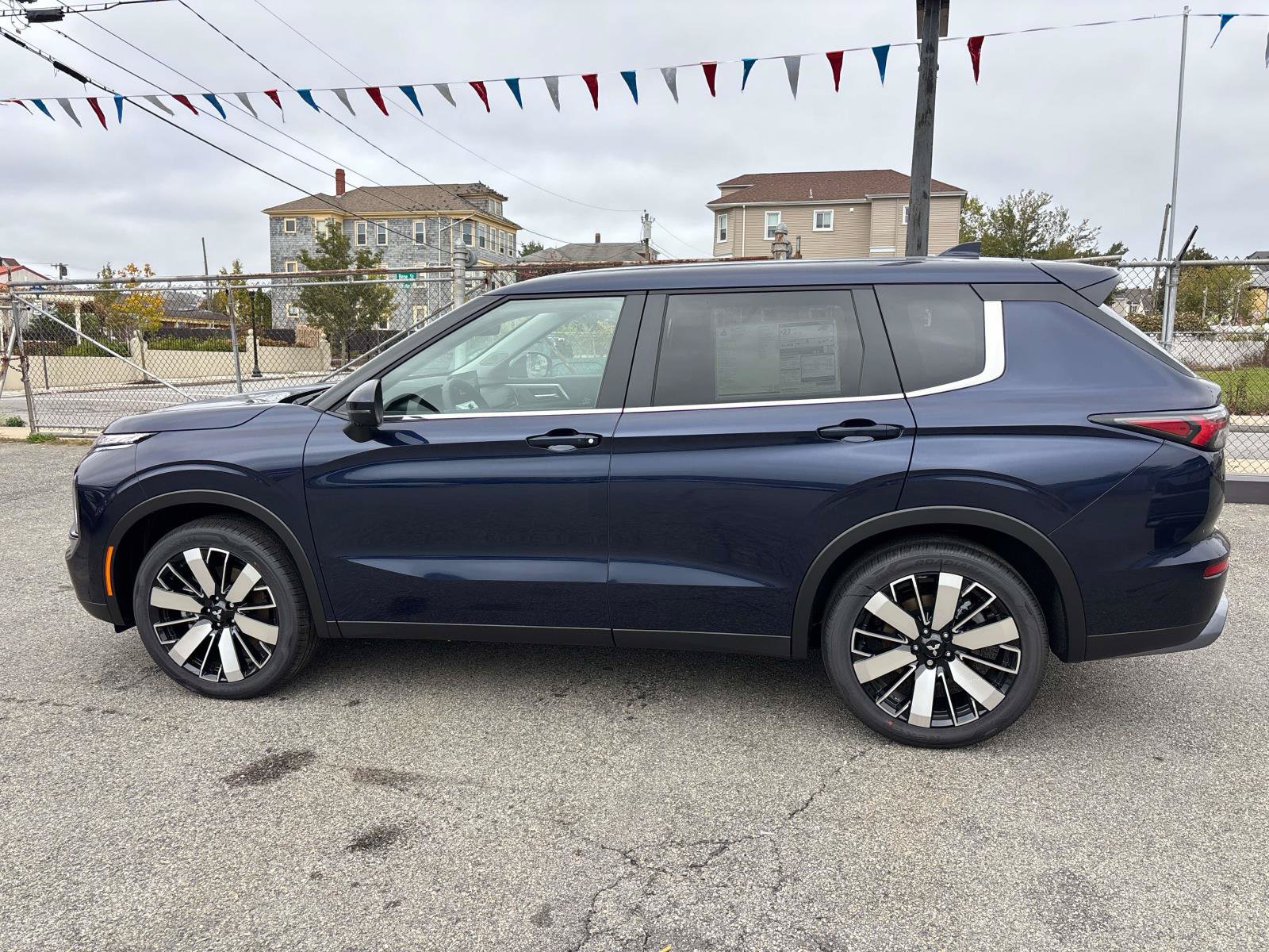 New 2026 Mitsubishi Outlander SE AWD/4WD image 2