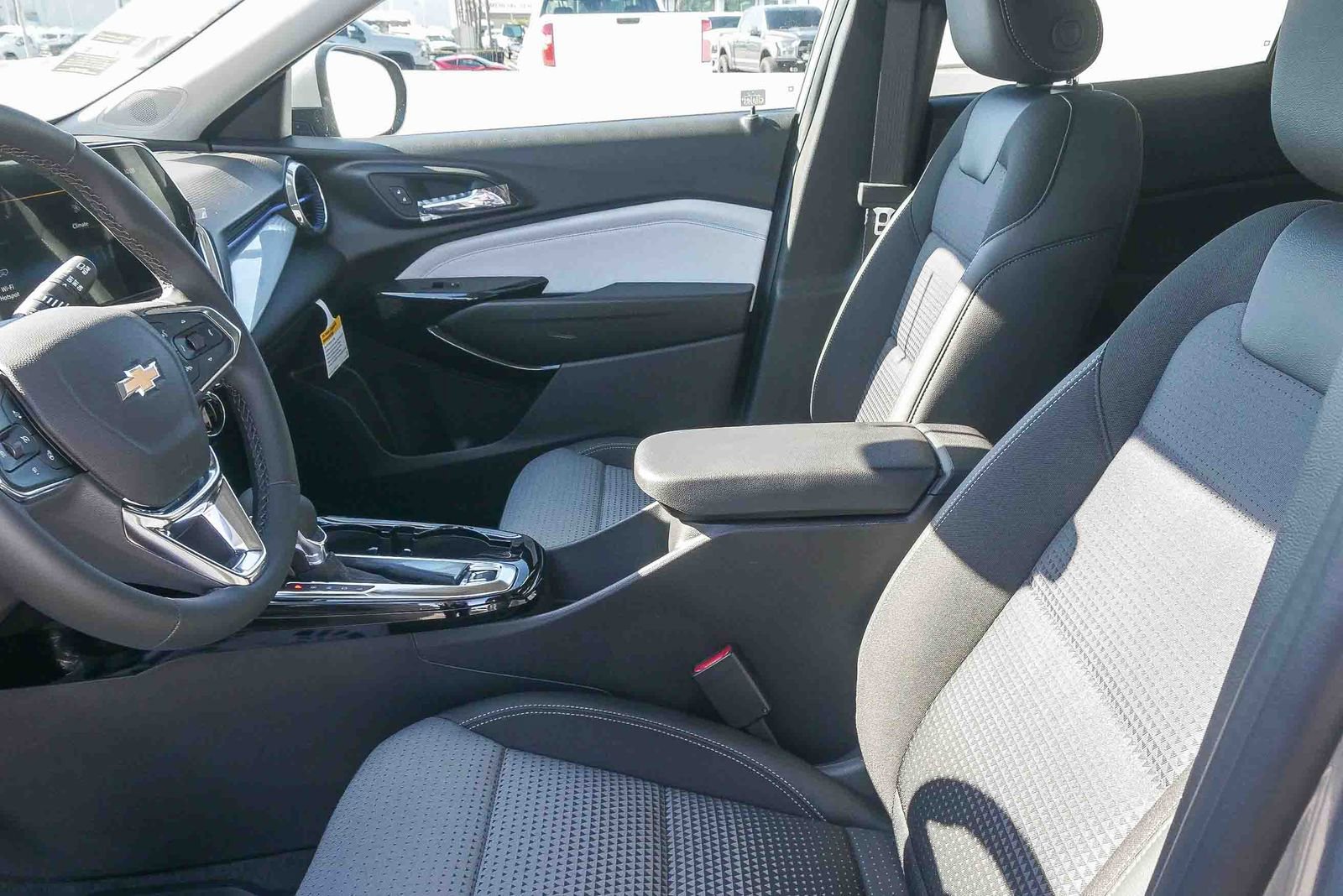 New 2026 Chevrolet Trax LT w/ LT Convenience Package FWD image 17