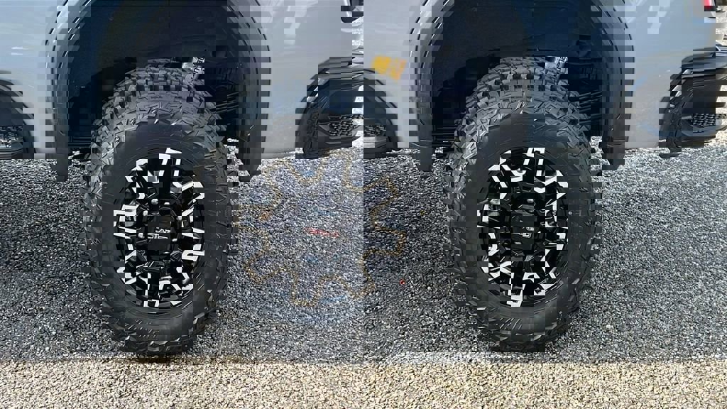 Used 2024 GMC Sierra 2500 AT4X image 9