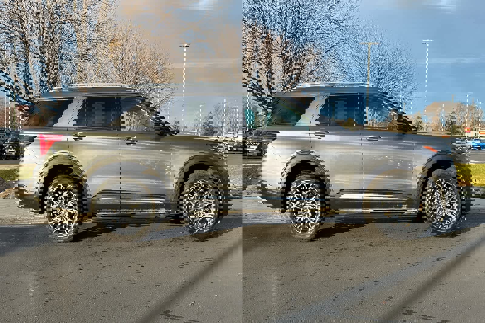 Certified 2025 Ford Explorer Platinum w/ Ultimate Package image 8