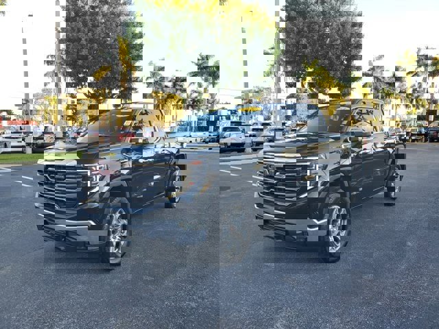 Used 2024 GMC Sierra 1500 SLT image 2