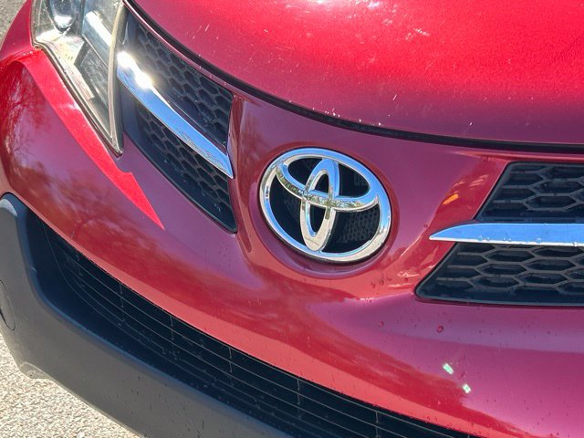 Used 2015 Toyota RAV4 XLE w/ Four Season Floor Mat Package AWD/4WD image 8