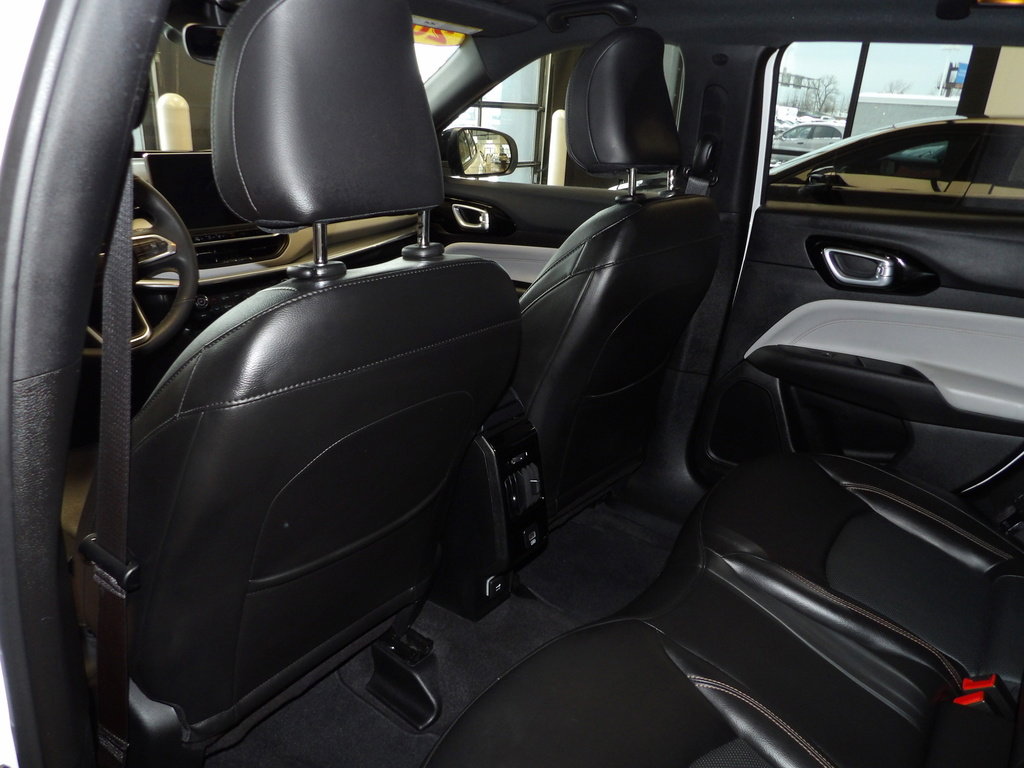 Used 2023 Jeep Compass Limited image 21