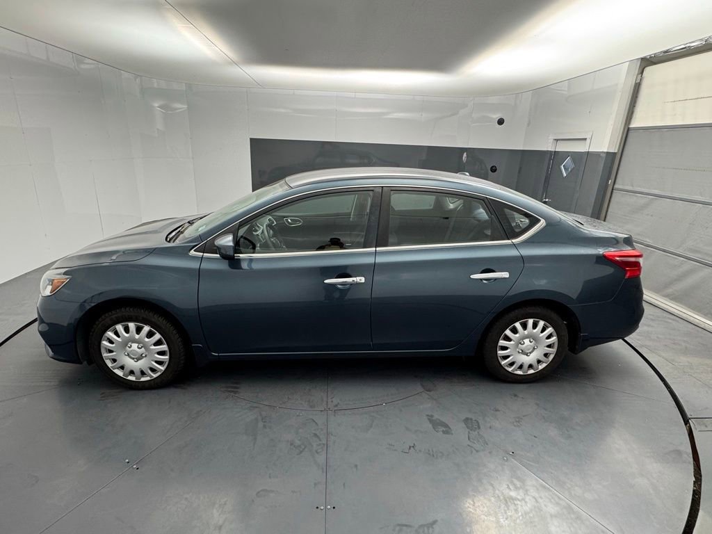 Used 2016 Nissan Sentra SV image 2