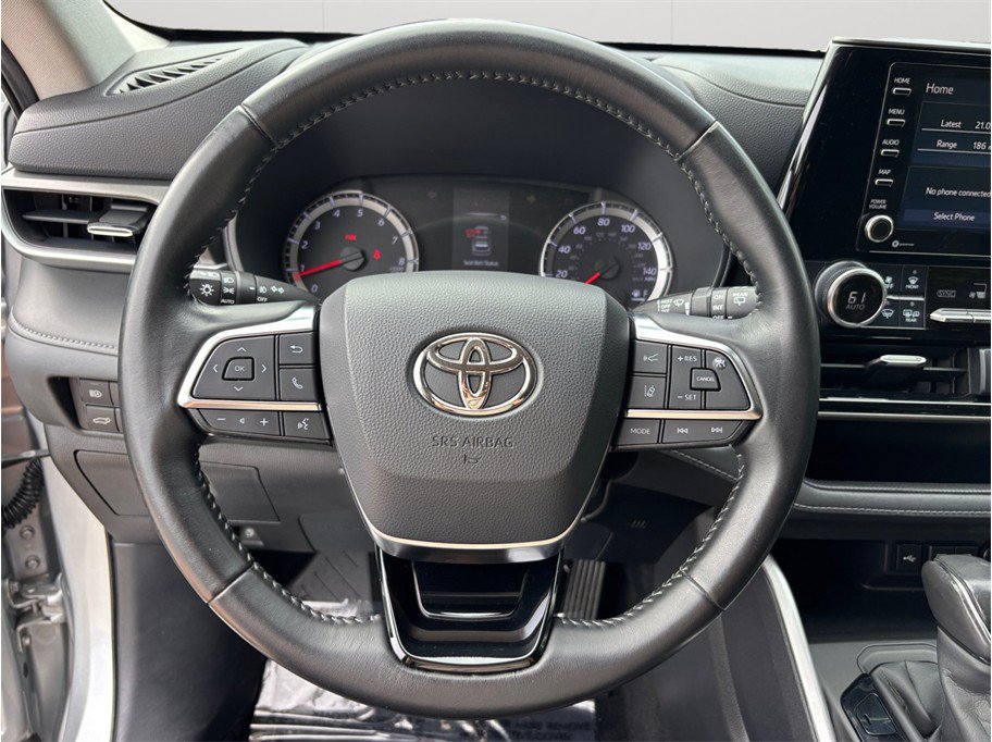 Used 2020 Toyota Highlander LE FWD image 21