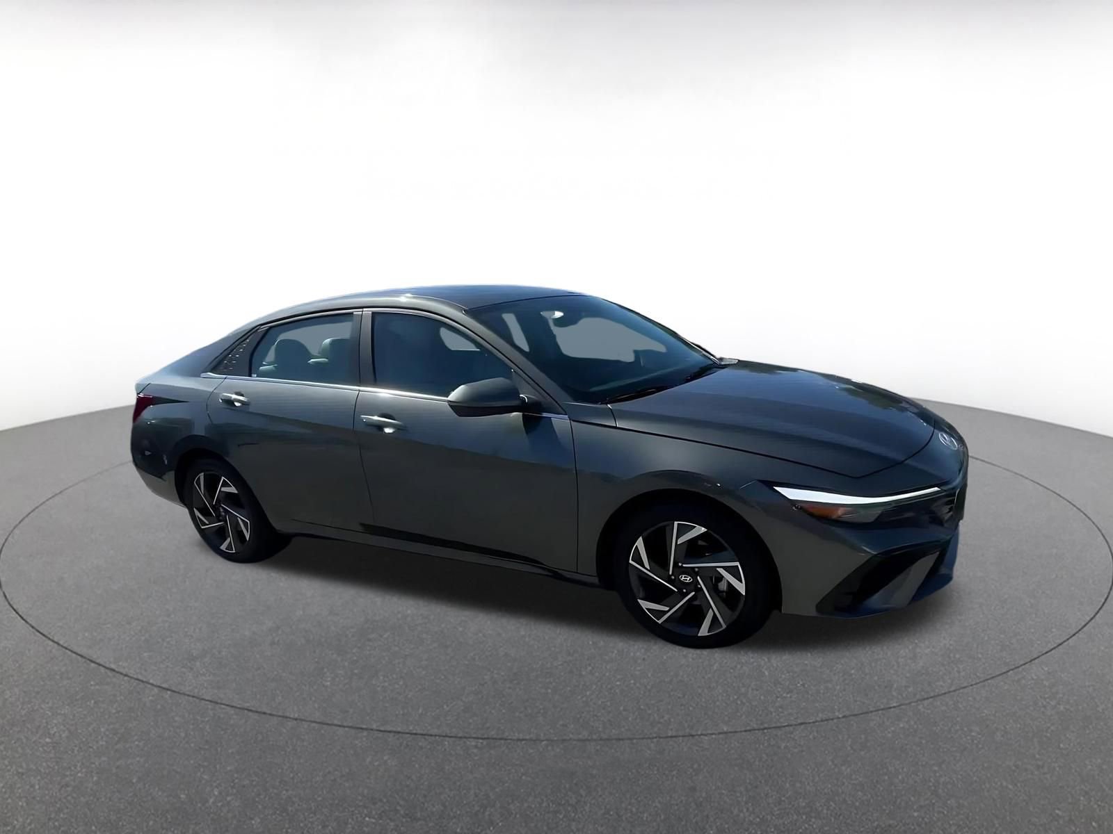 Used 2025 Hyundai Elantra Limited video 2