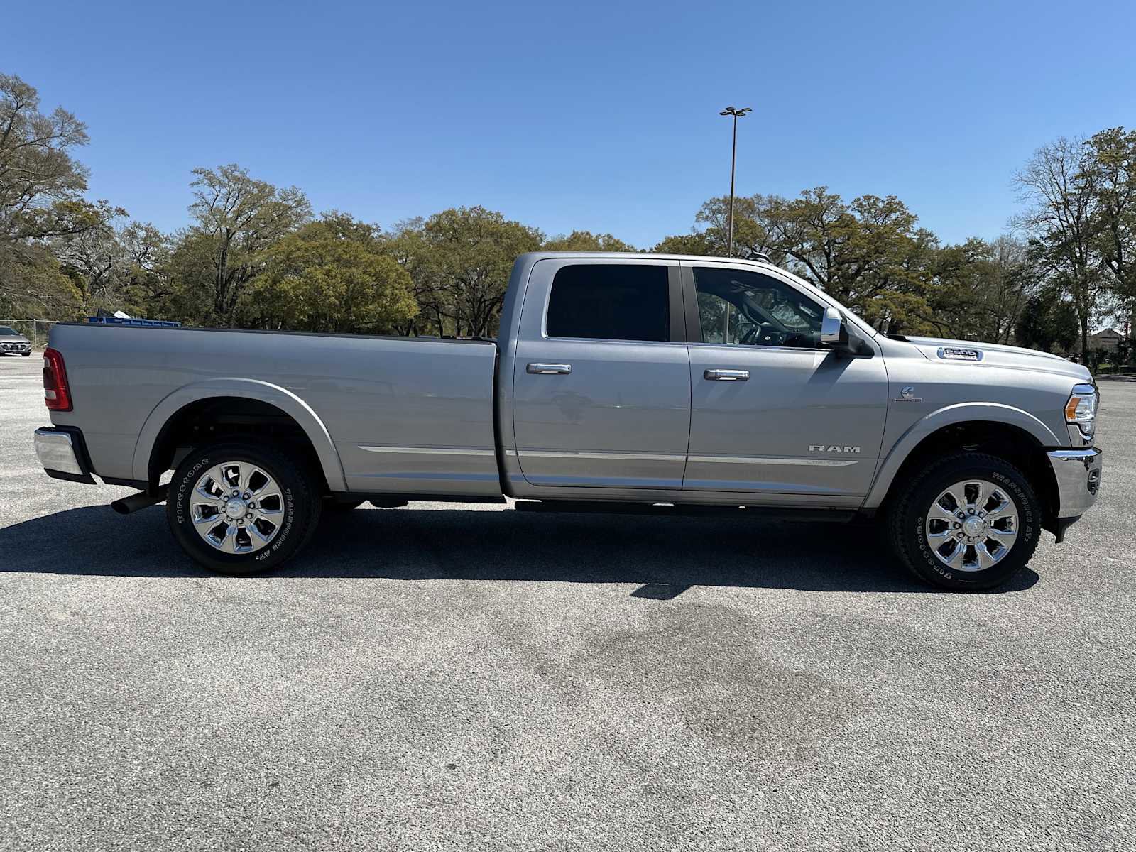 Used 2022 RAM 2500 Limited w/ Towing Technology Group image 9