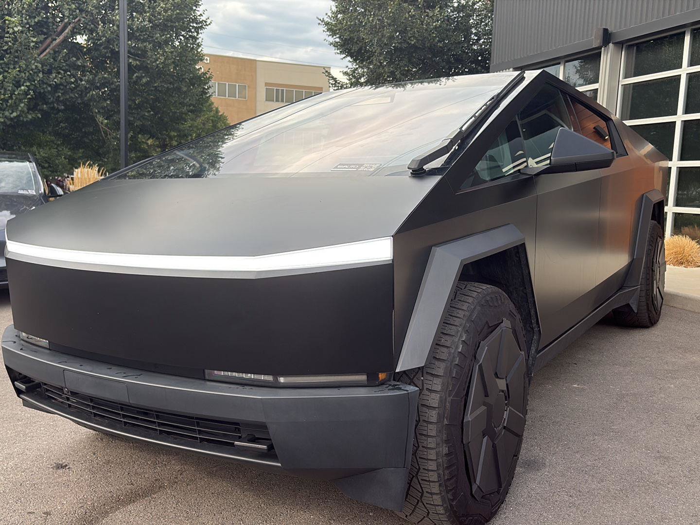 Used 2024 Tesla Cybertruck AWD Crew Cab image 4