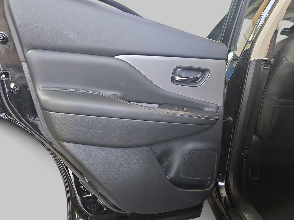 Used 2022 Nissan Murano SV AWD/4WD image 16