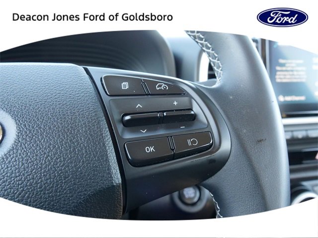 Used 2023 Hyundai Venue Limited image 22