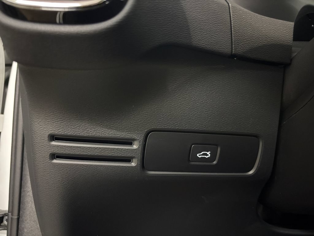 Certified 2023 Volvo C40 P8 Recharge Ultimate AWD/4WD image 30