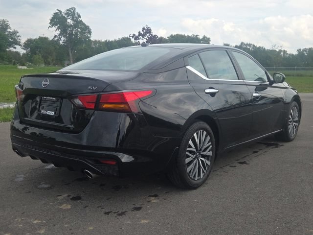 Used 2024 Nissan Altima 2.5 SV w/ SV Premium Package FWD image 8