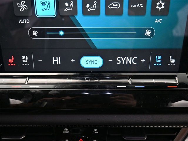 Used 2025 Volkswagen Atlas Cross Sport SE image 16