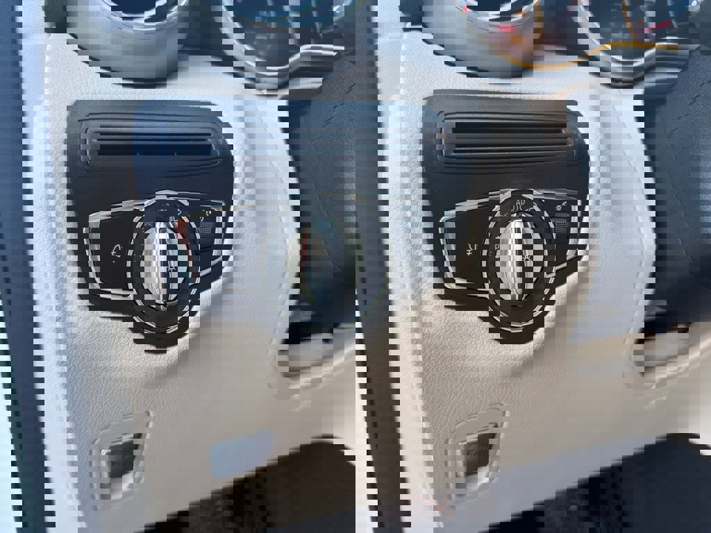 Used 2022 Mercedes-Benz GLC 300 4MATIC image 13