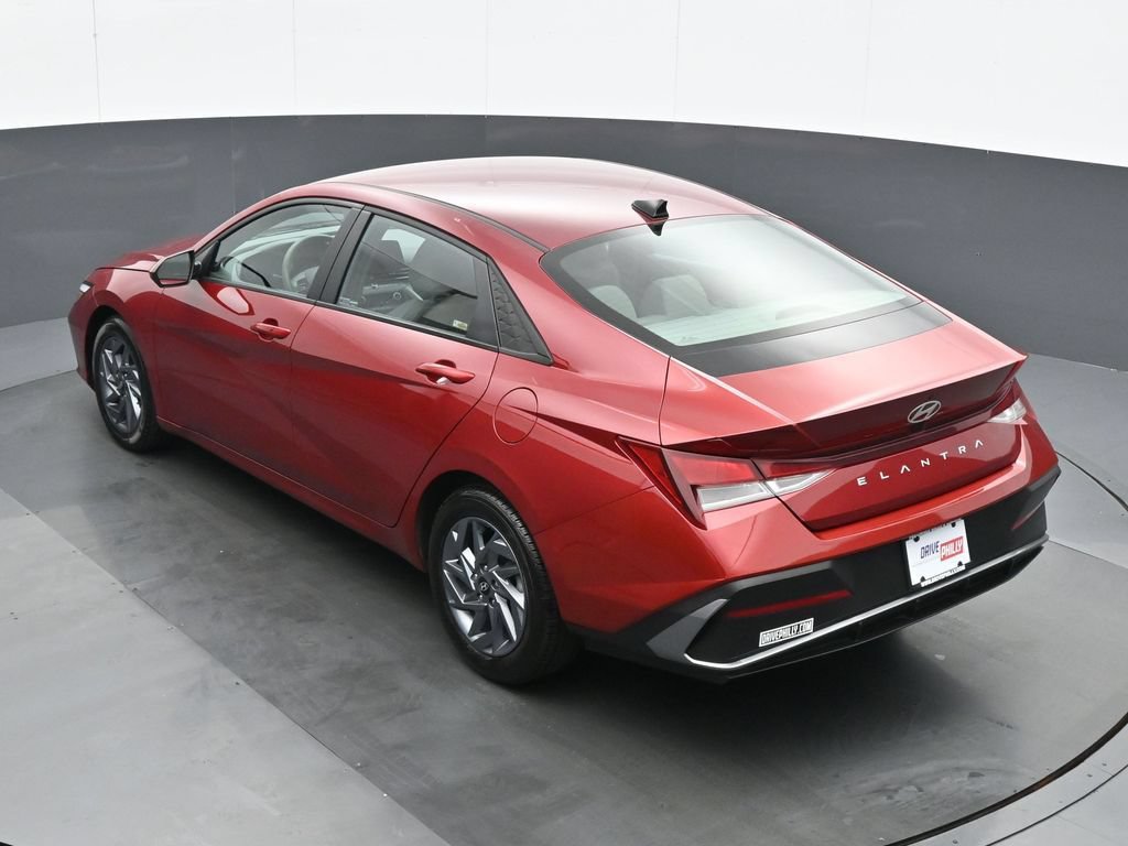 Used 2024 Hyundai Elantra SEL FWD image 19