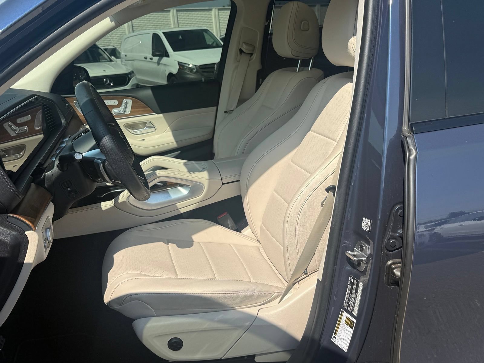 Used 2024 Mercedes-Benz GLS 450 4MATIC image 4