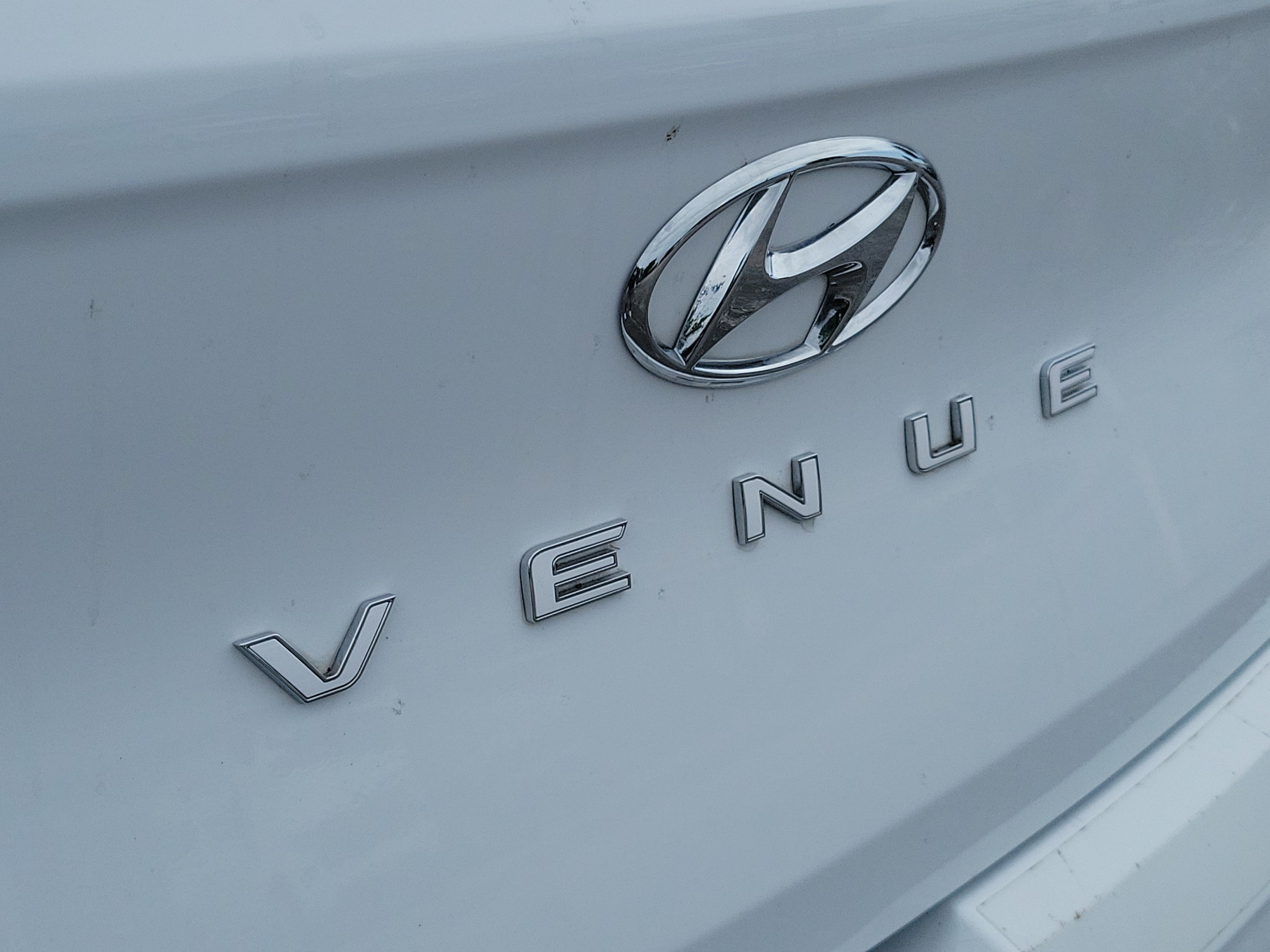 Used 2021 Hyundai Venue SEL FWD image 10