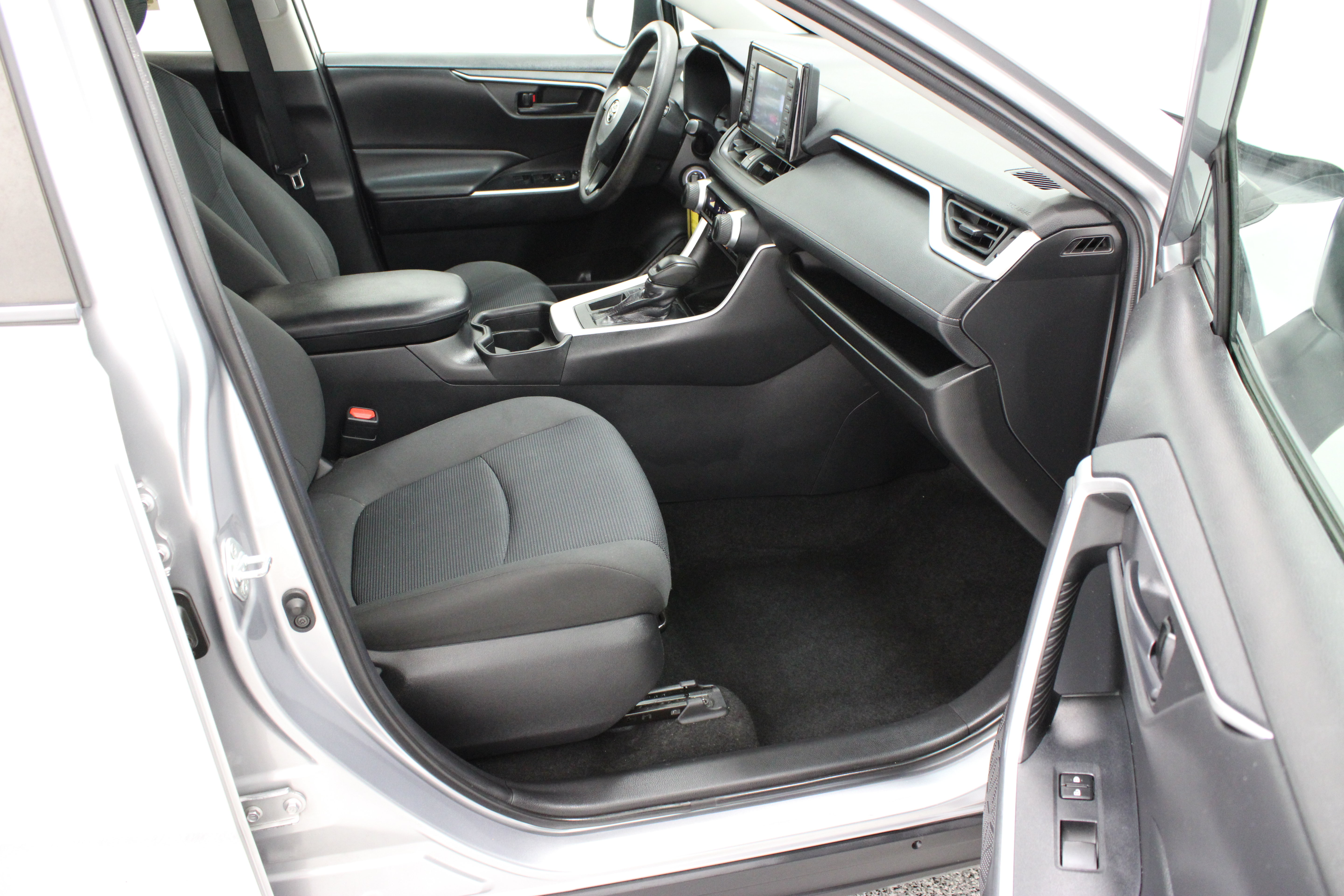 Used 2021 Toyota RAV4 LE FWD image 32