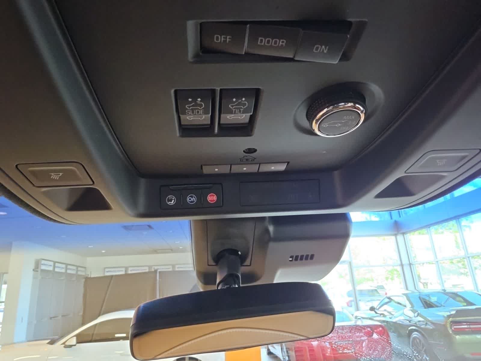 Used 2017 Cadillac Escalade Platinum AWD/4WD image 29