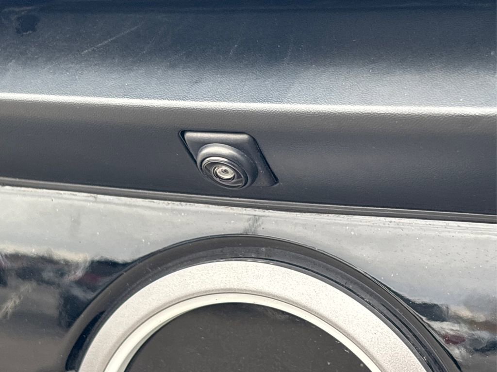 Used 2024 Nissan Titan SV w/ SV Convenience Package image 17