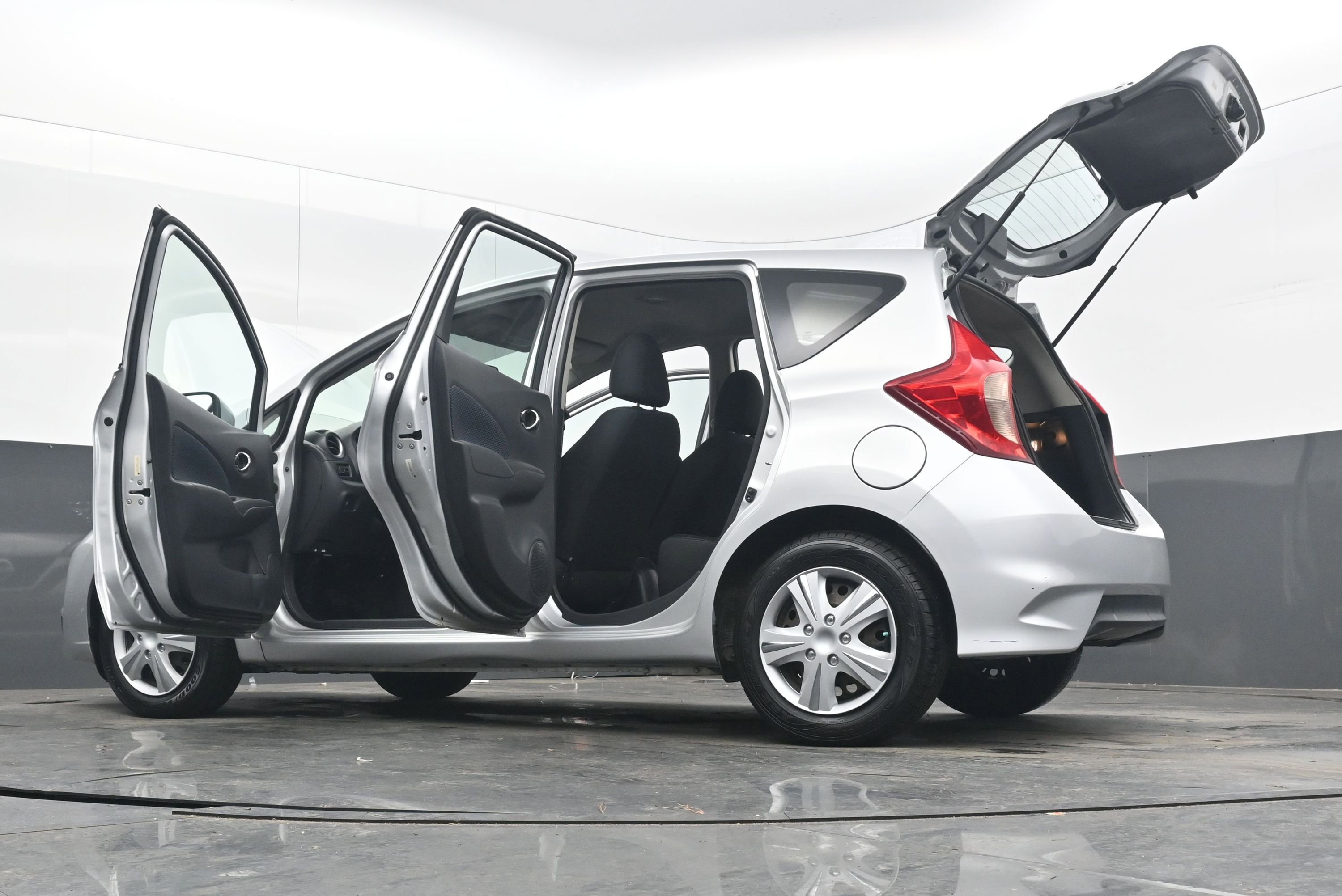 Used 2019 Nissan Versa Note SV image 16