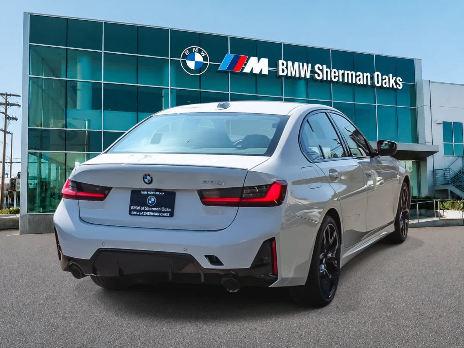 New 2026 BMW 330i Sedan w/ M Sport Package RWD image 4