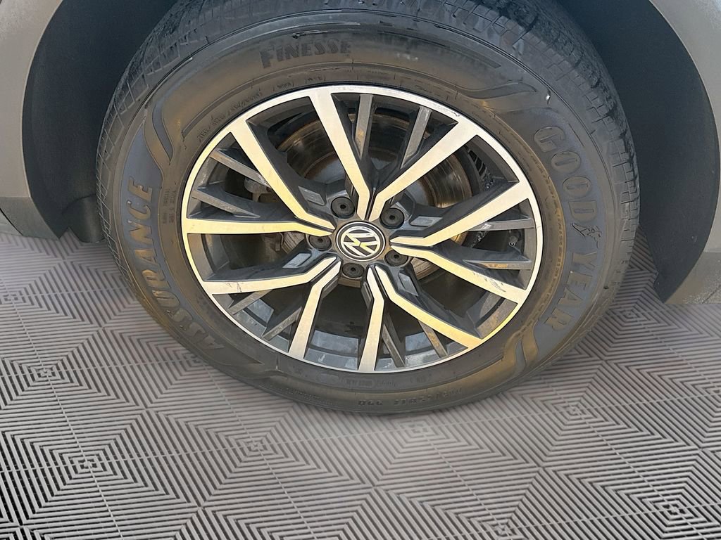Used 2019 Volkswagen Tiguan SE AWD/4WD image 35