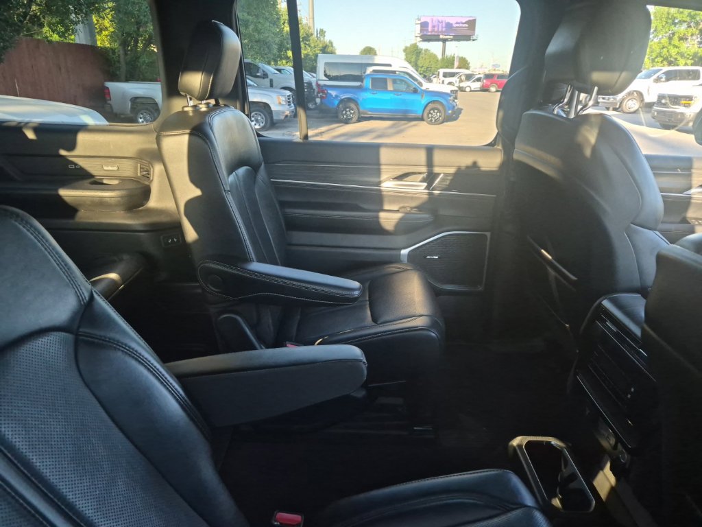 Used 2024 Jeep Wagoneer L Series II AWD/4WD image 27