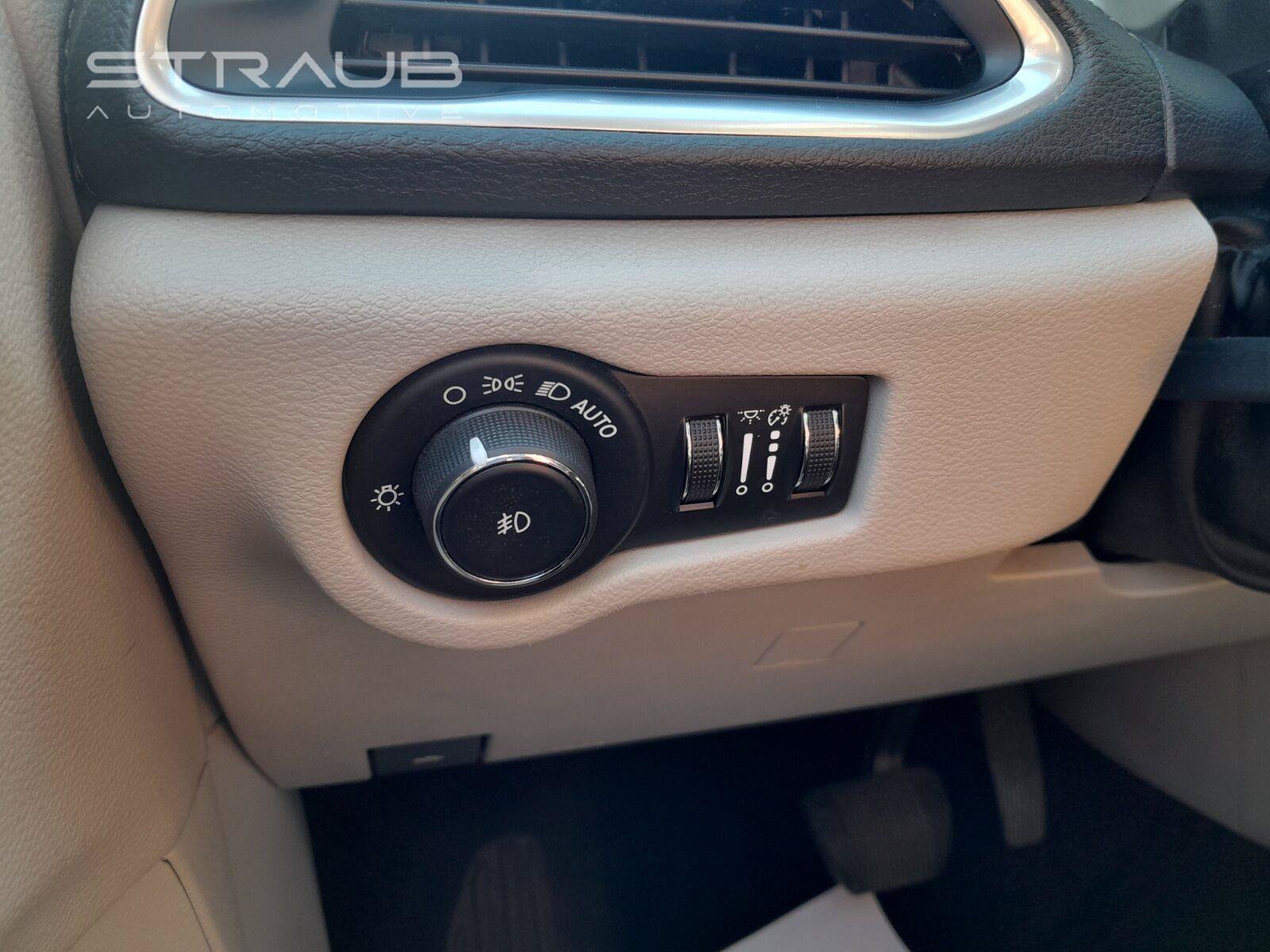 Used 2019 Chrysler Pacifica Limited FWD image 18