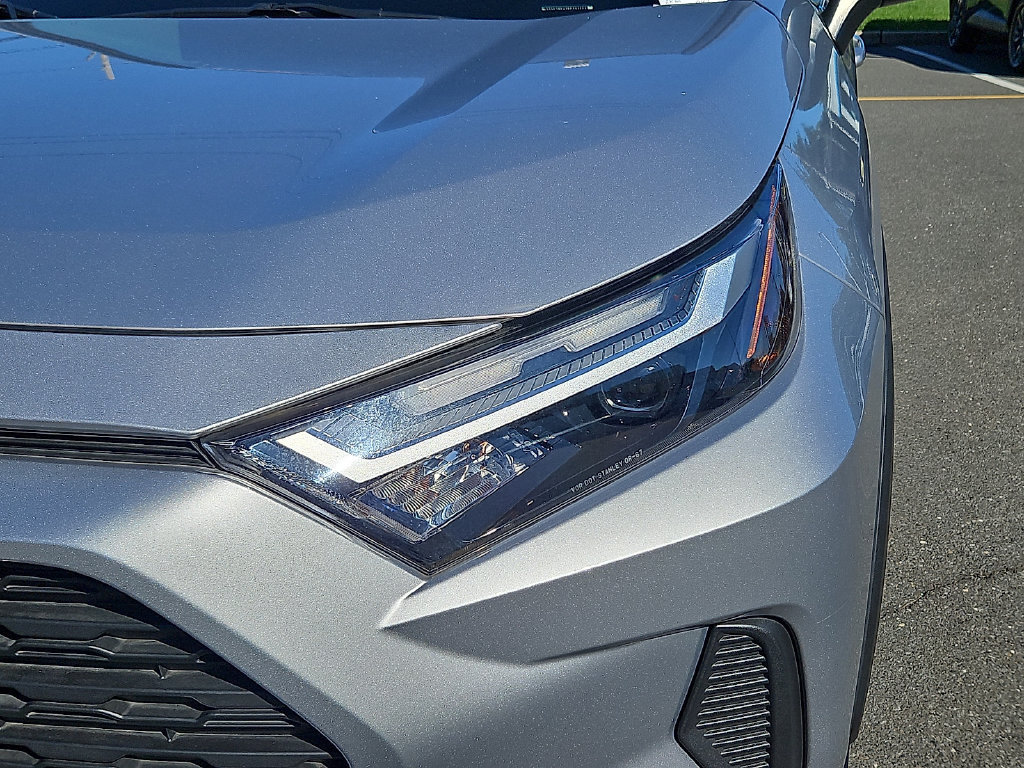 Certified 2023 Toyota RAV4 LE AWD/4WD image 10