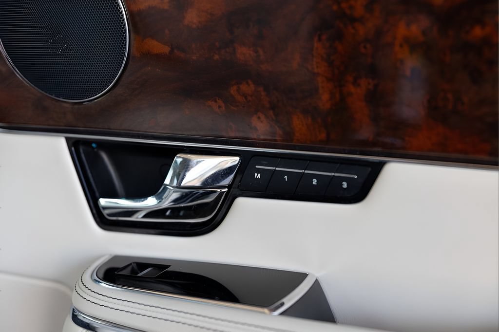 Used 2012 Jaguar XJ L RWD image 78