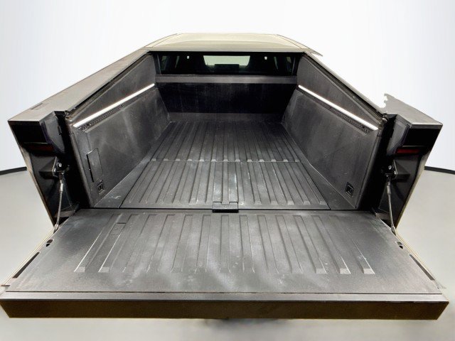 Used 2024 Tesla Cybertruck AWD Crew Cab image 25