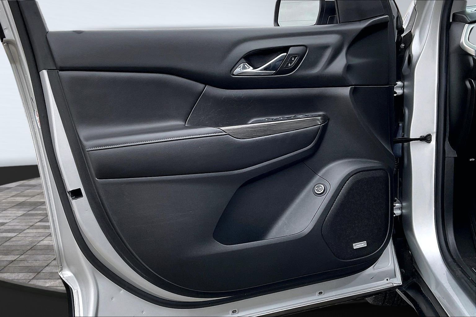 Used 2017 GMC Acadia SLT image 16