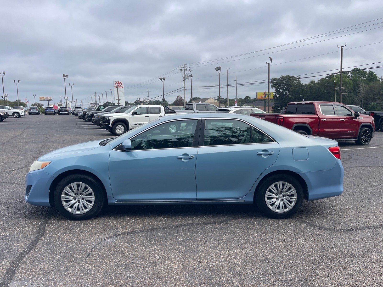 Used 2013 Toyota Camry LE FWD image 13
