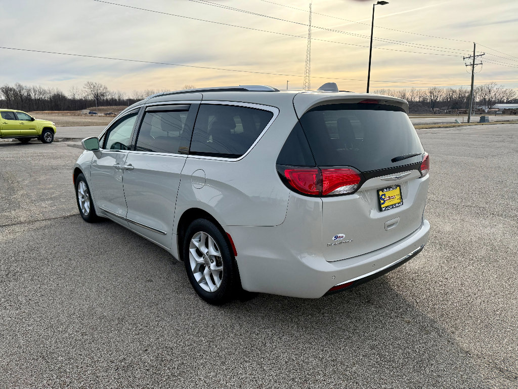 Used 2019 Chrysler Pacifica Touring-L Plus w/ Tire & Wheel Group image 2