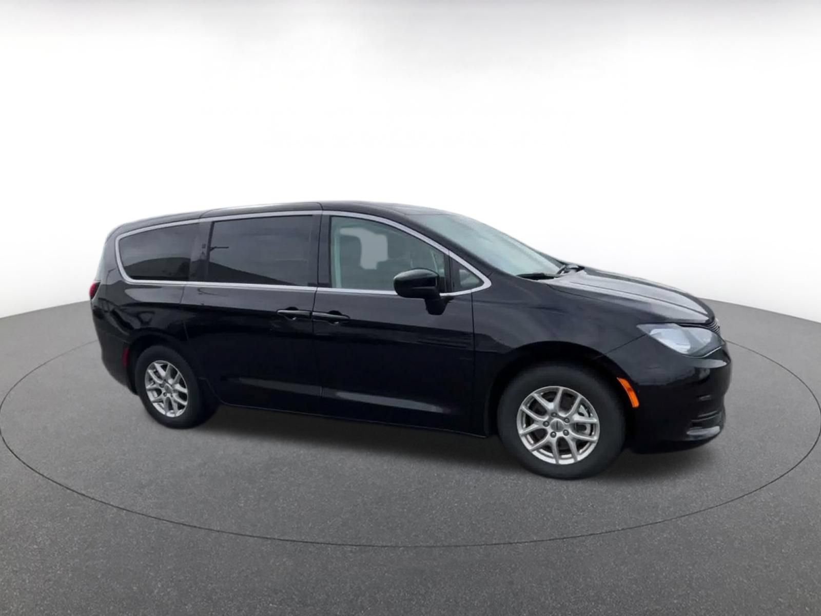 Used 2024 Chrysler Voyager LX FWD image 2