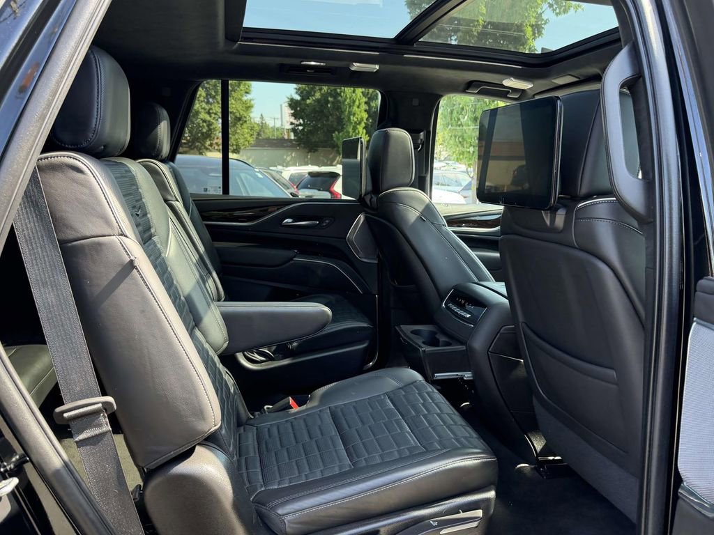 Used 2022 Cadillac Escalade Premium Luxury Platinum w/ Heavy-Duty Trailer Package AWD/4WD image 13