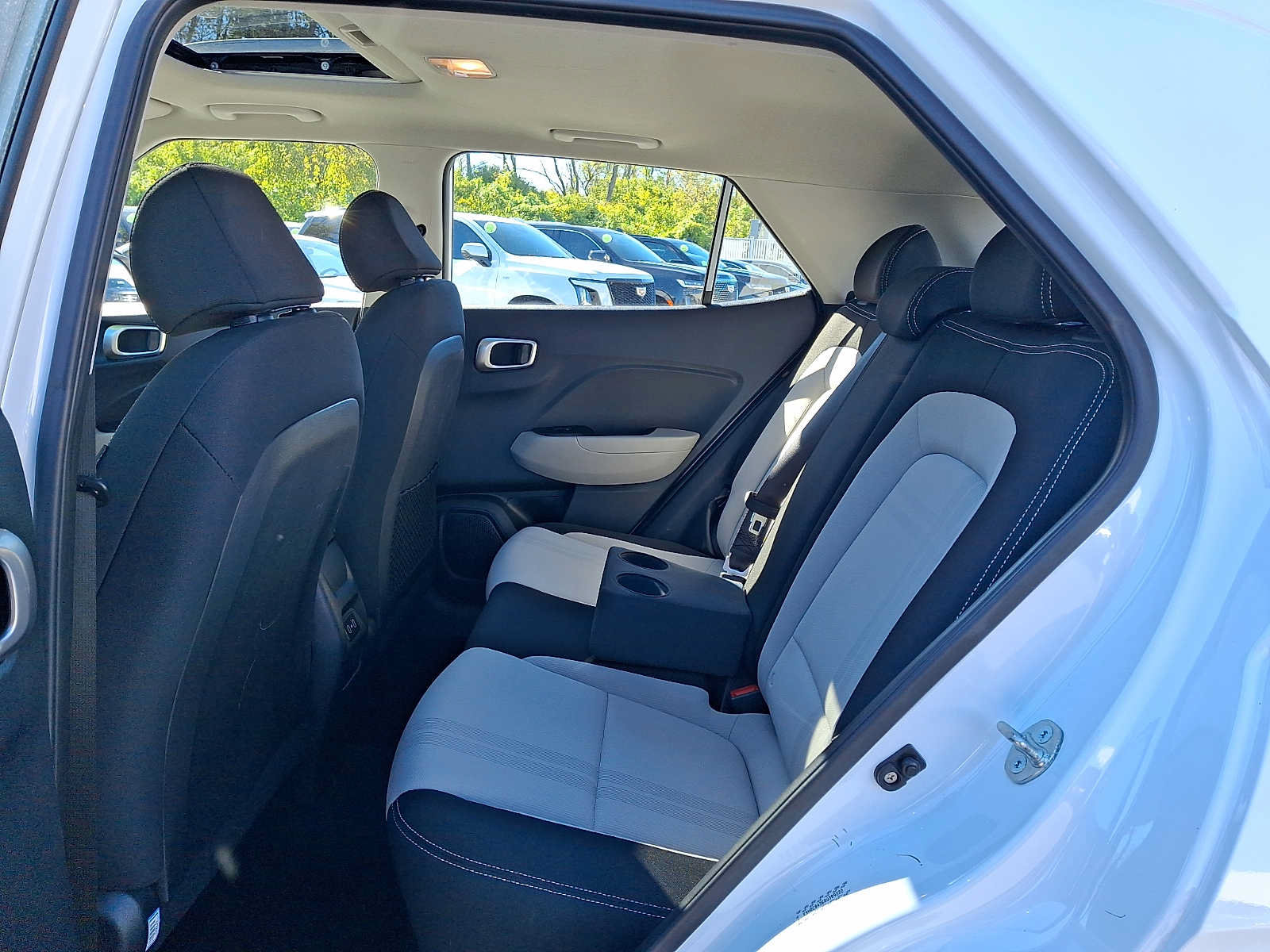 Used 2024 Hyundai Venue SEL FWD image 10