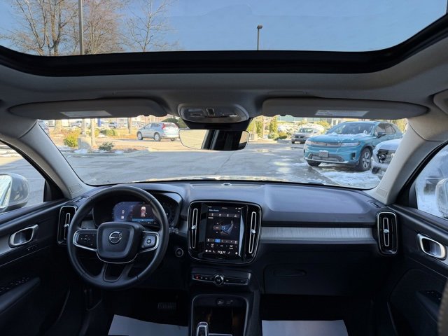 Used 2023 Volvo XC40 B5 Plus image 39