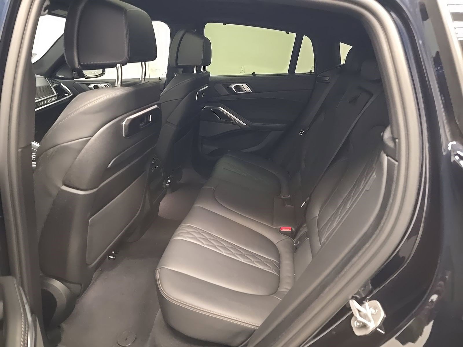Used 2024 BMW X6 M60i AWD/4WD image 13