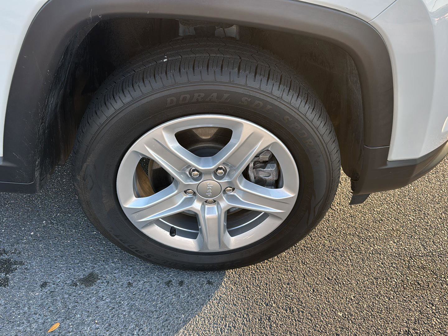 Used 2023 Jeep Compass Sport image 32