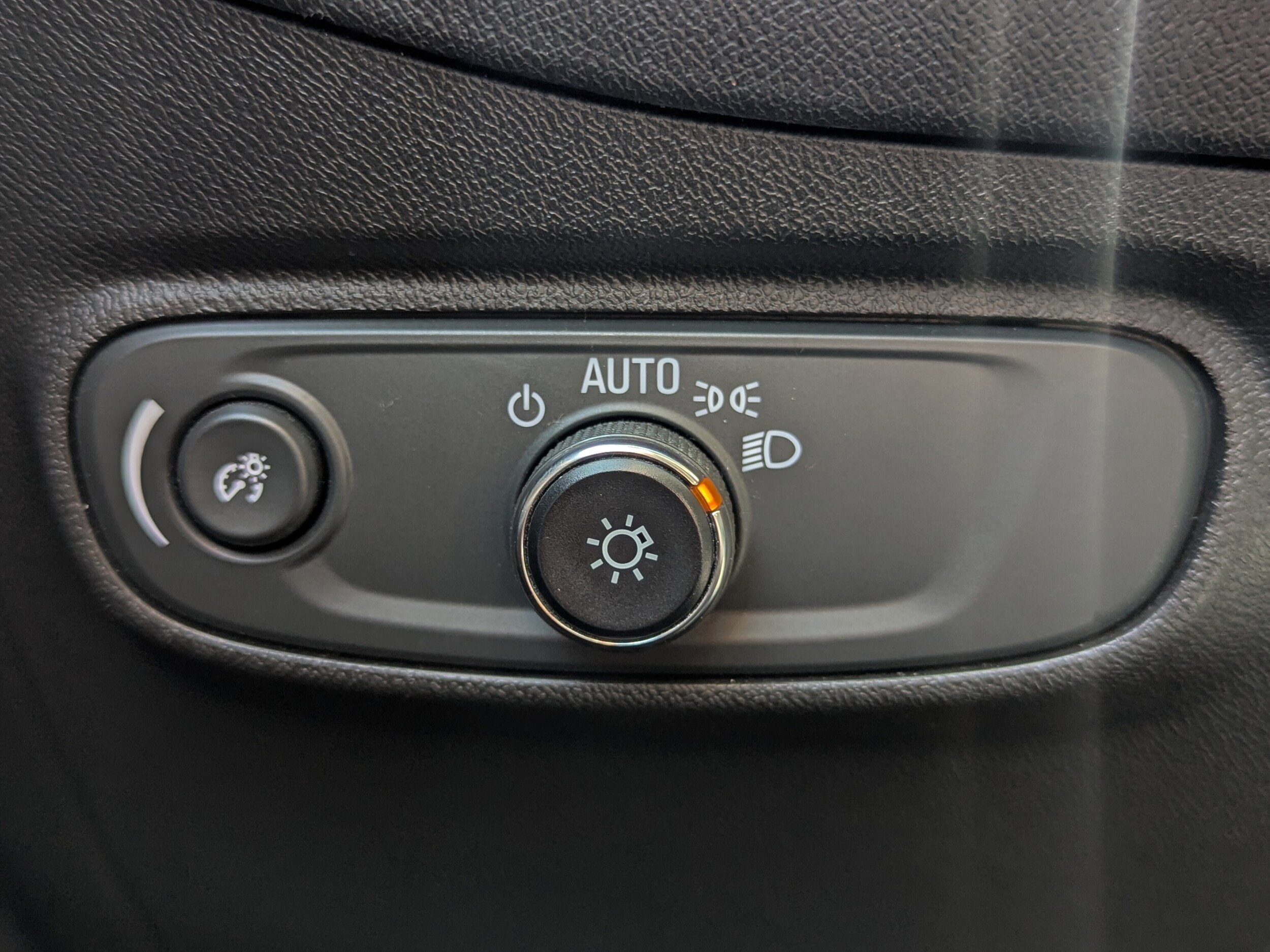 Used 2023 Chevrolet Equinox LS w/ Midnight Edition AWD/4WD image 14