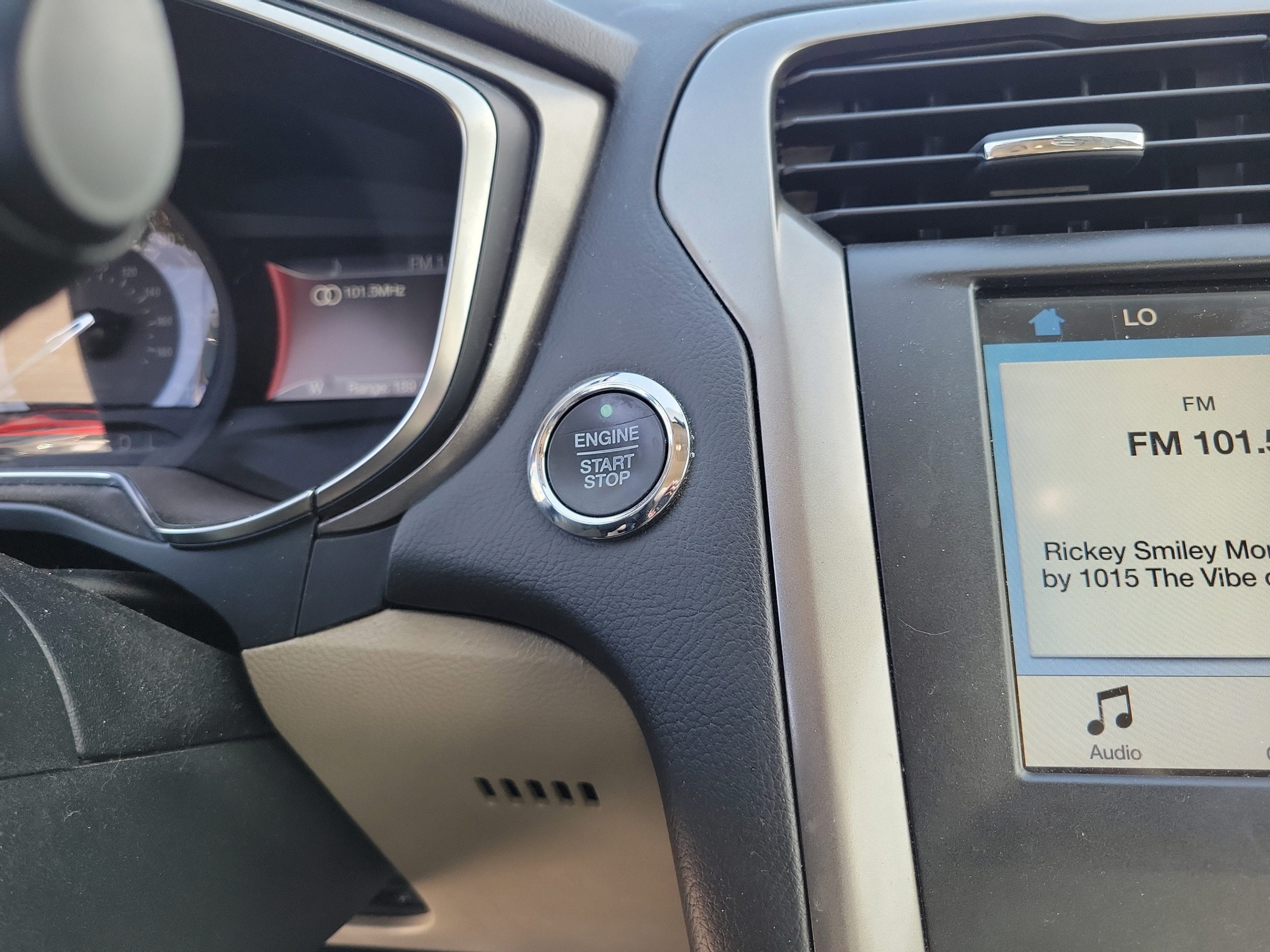 Used 2018 Ford Fusion SE FWD image 27